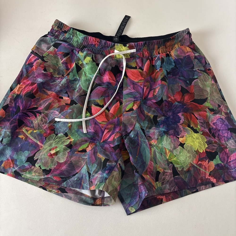 Lululemon Pool Short 5" Mens M Lined Swim Trunks Multicolor Floral LM7AYVS